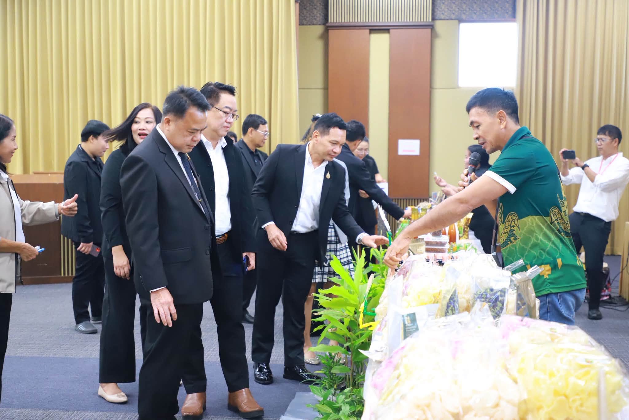 title - ยกระดับสินค้าเกษตรชีวภาพ!! ส.ป.ก. จัดสัมมนาใหญ่ติวเข้มเกษตรกรและเจ้าหน้าที่ดันสมุนไพรสู่สากล